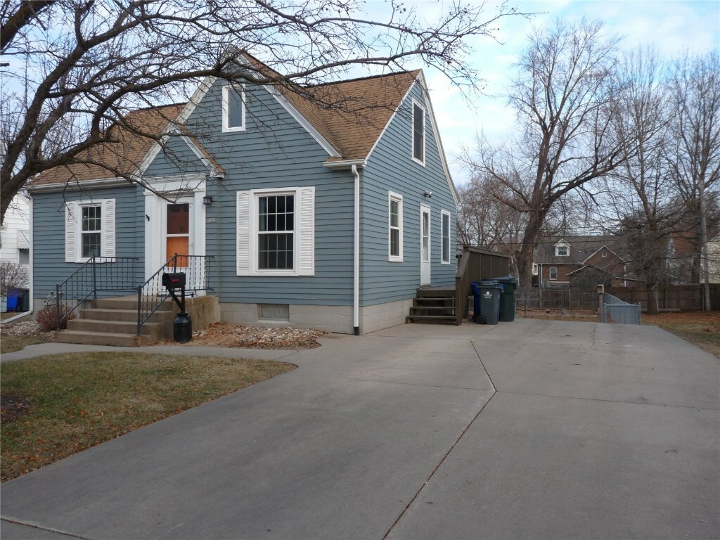 Property Photo: 618 35th Street NE IA 52402