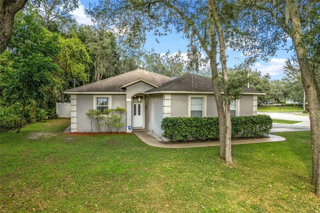 Property Photo: 214 E Baker Street FL 34715