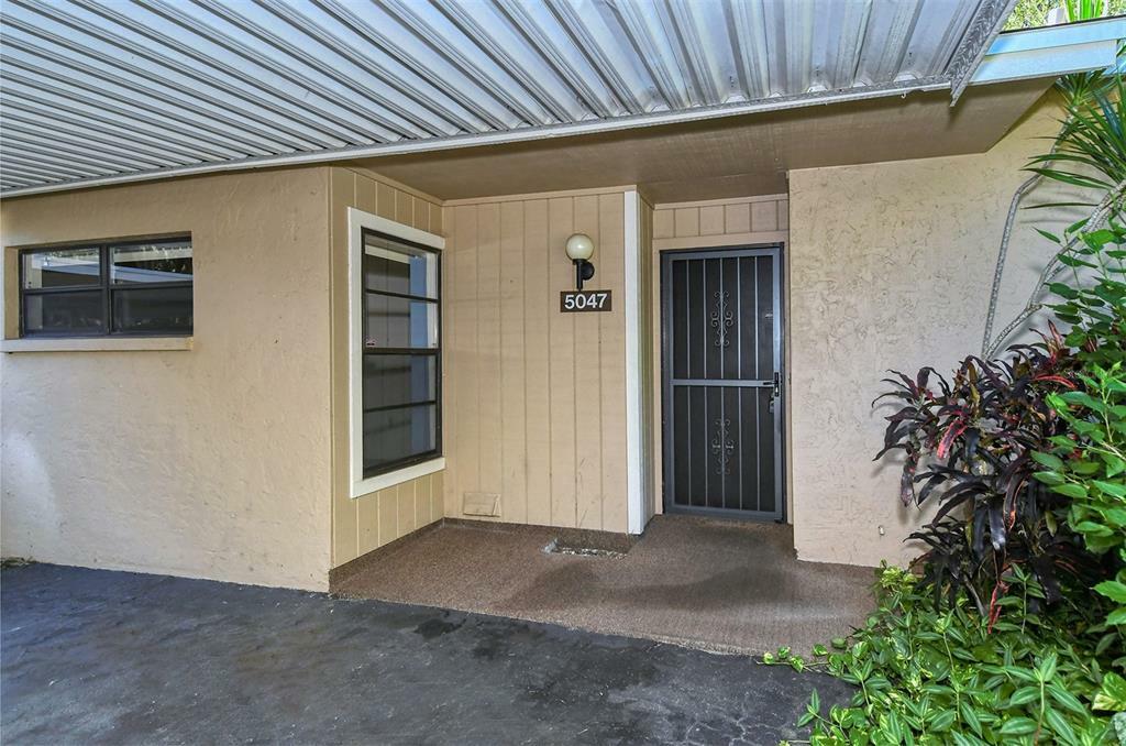 Property Photo:  5047 Village Gardens Drive 17  FL 34234 