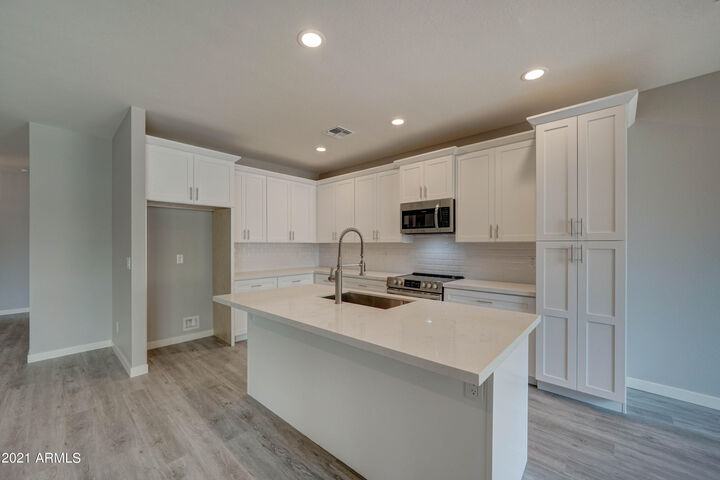Property Photo:  630 W Beverly Road  AZ 85041 