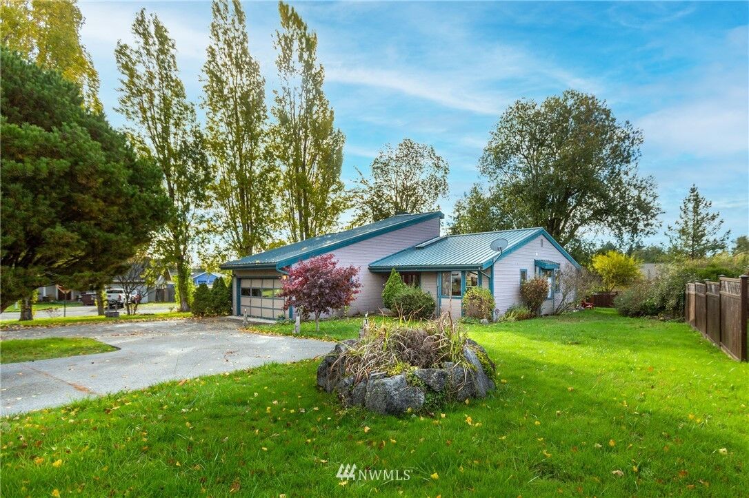 Property Photo:  515 Hemlock Court  WA 98250 