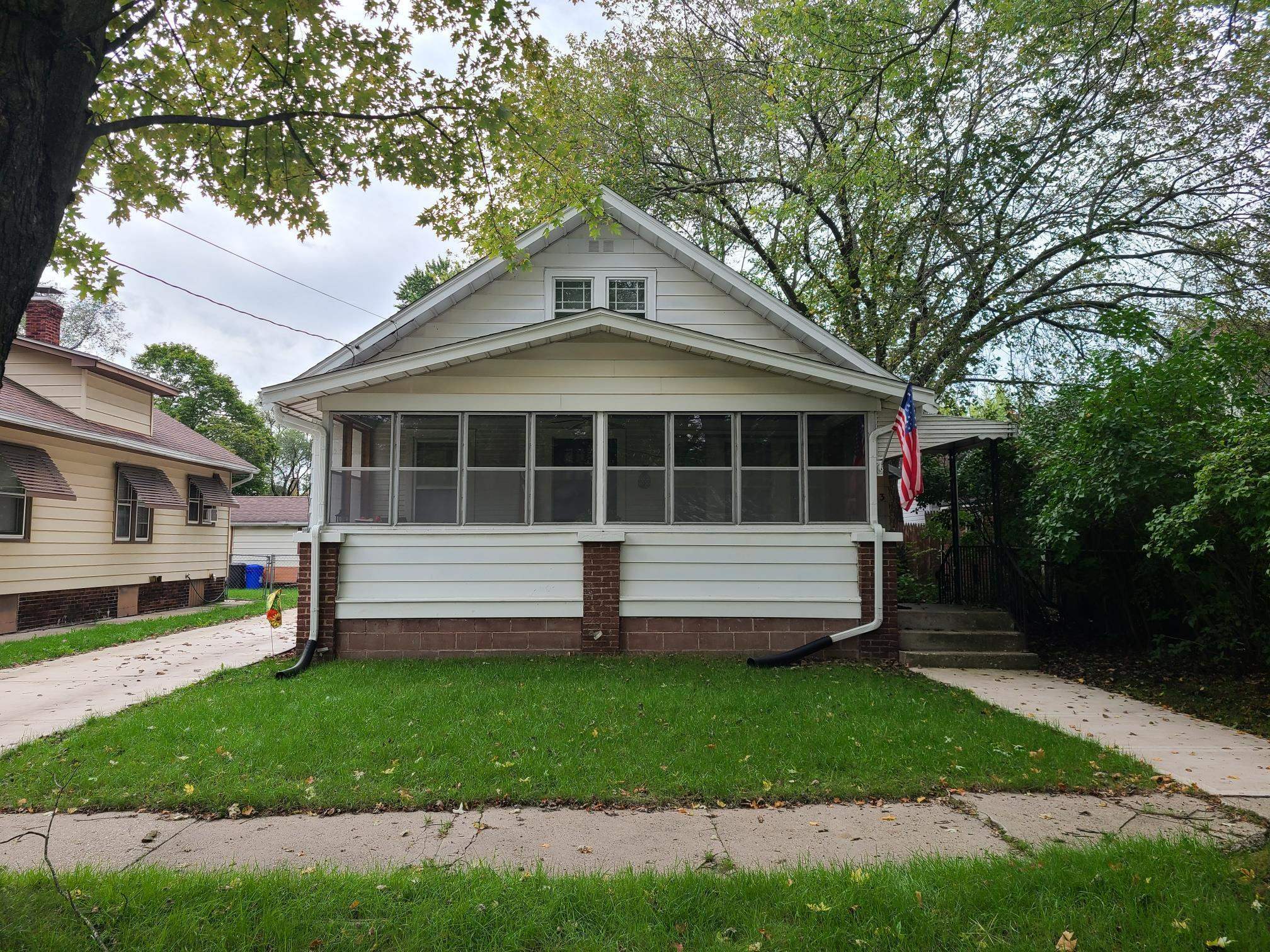 Property Photo:  1413 22nd Avenue  IL 61104 