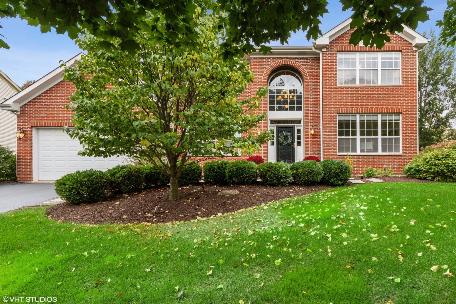 Property Photo: 903 Erb Farm Lane IL 60563