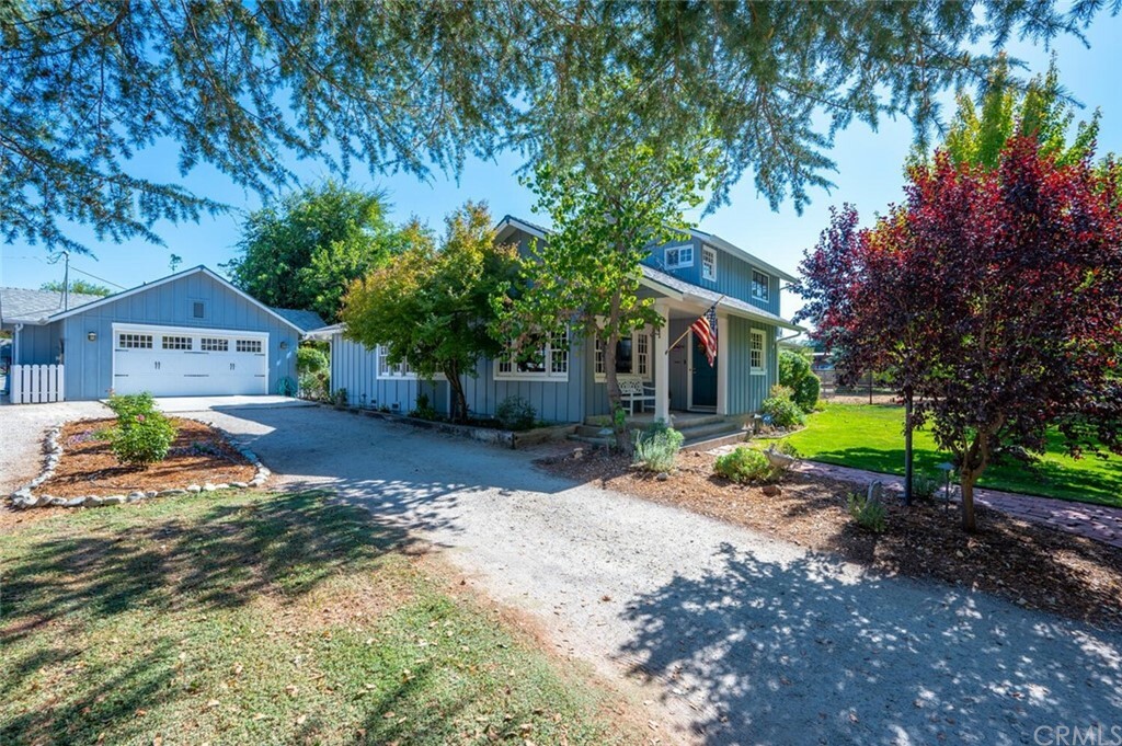 Property Photo: 17005 Oak Road CA 93422