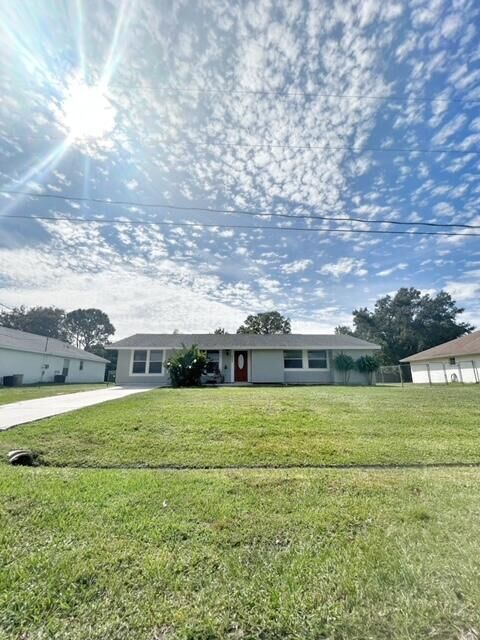 Property Photo:  642 NW Treemont Avenue  FL 34983 