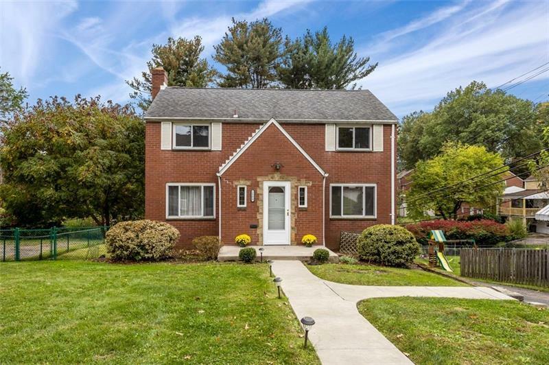 Property Photo: 2504 Gaywood Drive PA 15235