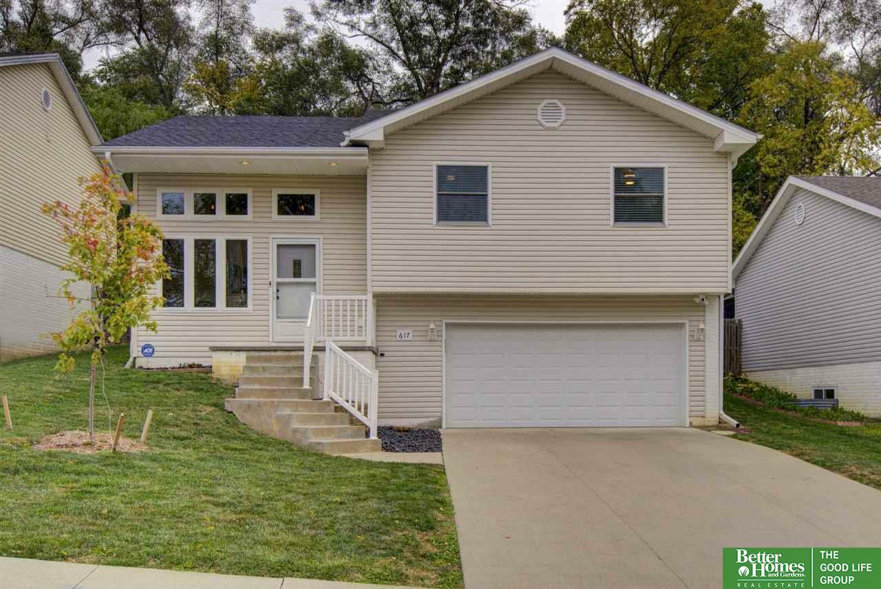 Property Photo: 617 S 2nd NE 68048