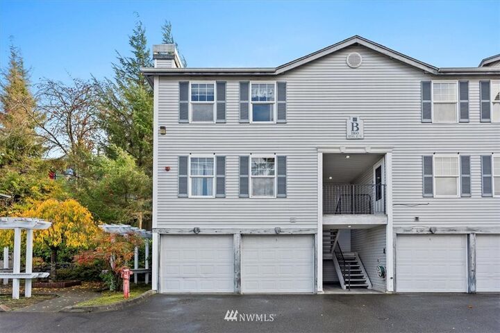 Property Photo:  1160 Monroe Avenue NE B1  WA 98056 