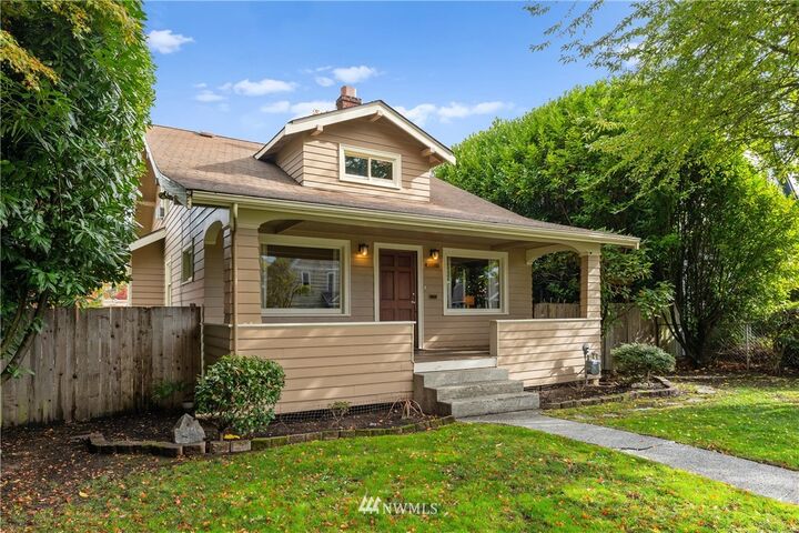 Property Photo: 2111 Lombard Avenue WA 98201