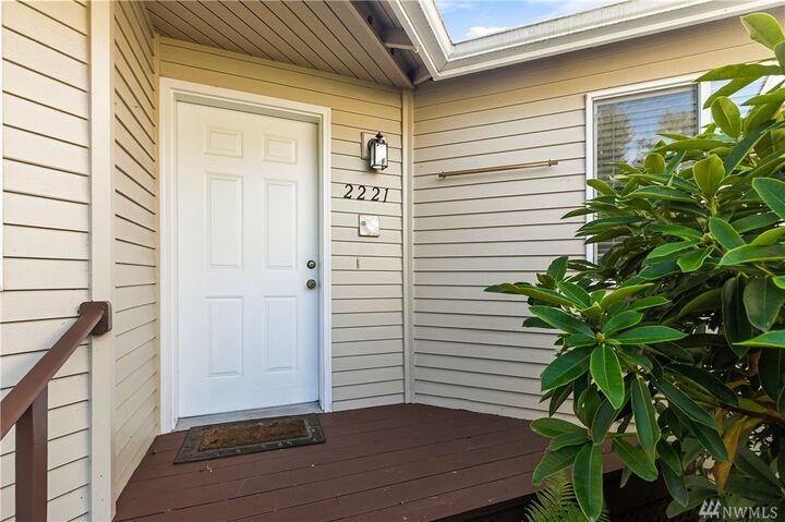 Property Photo:  2221 E Birch St  WA 98229 