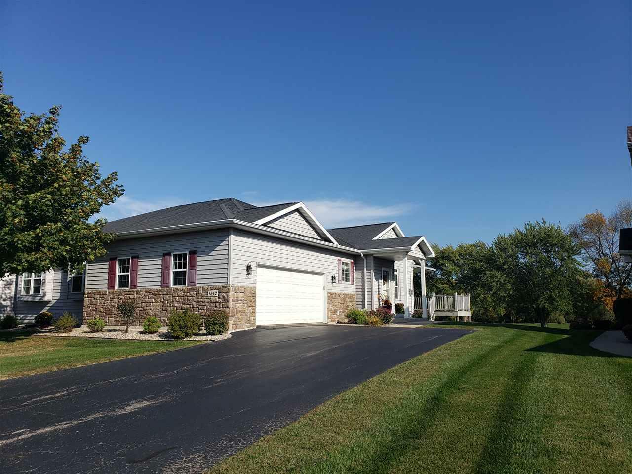 Property Photo:  1242 Cameron Circle  WI 54956 