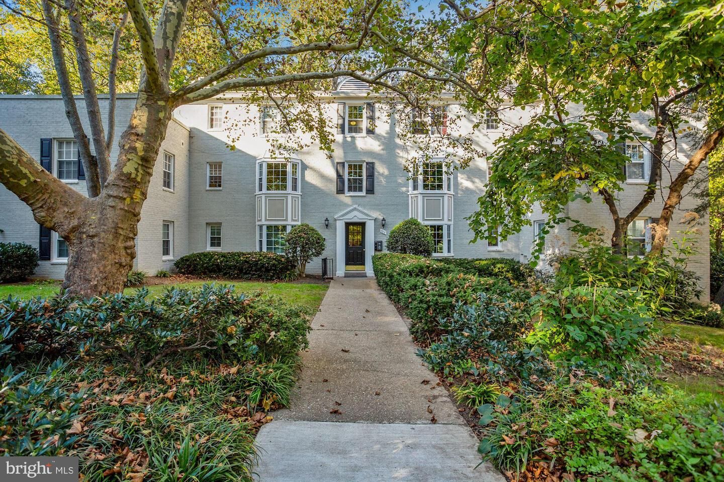 Property Photo:  702 Arlington Mill 16303  VA 22204 