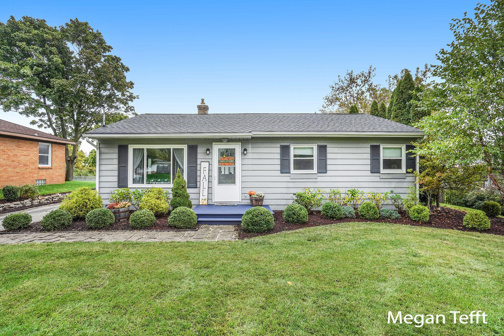 Property Photo: 2708 Ridgemoor Drive SE MI 49512