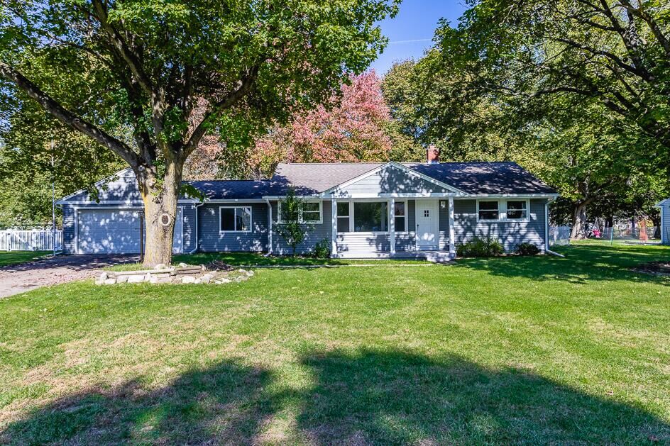 Property Photo:  2758 Parkside Boulevard  MI 49203 