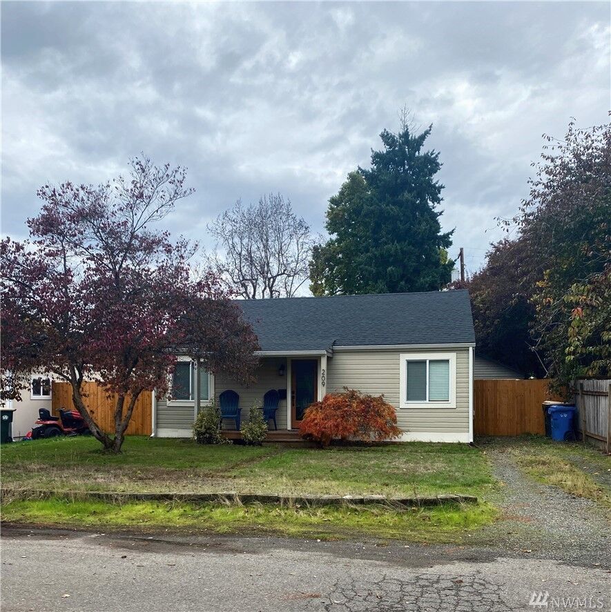 Property Photo:  209 L St  WA 98531 