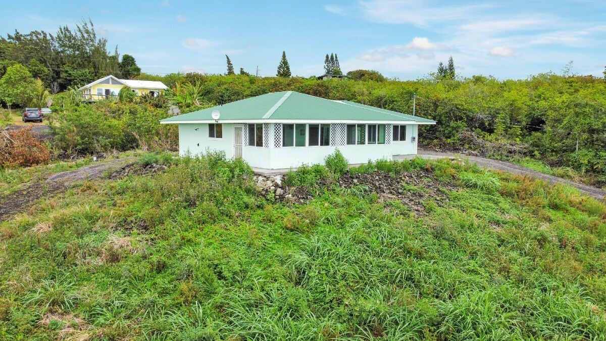 Property Photo: 94-6501 Kekuhaupio Rd HI 96772