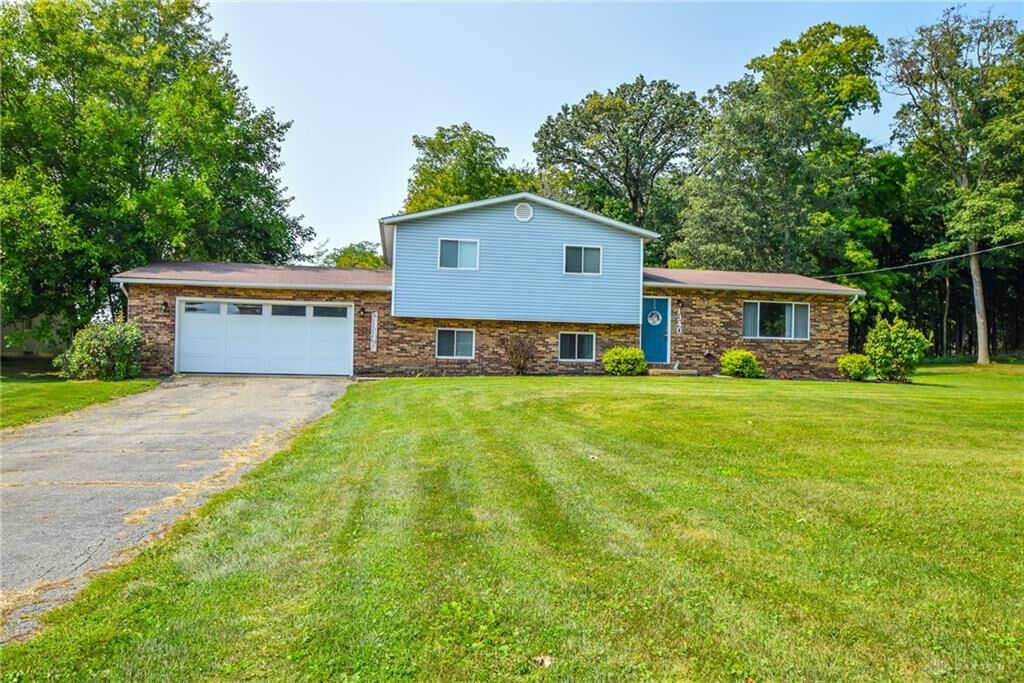 Property Photo: 1340 W Choctaw Drive OH 43140
