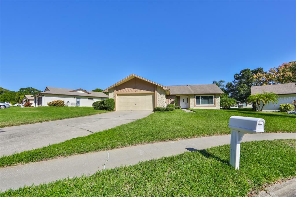 Property Photo:  1719 Aberdeen Court  FL 34684 