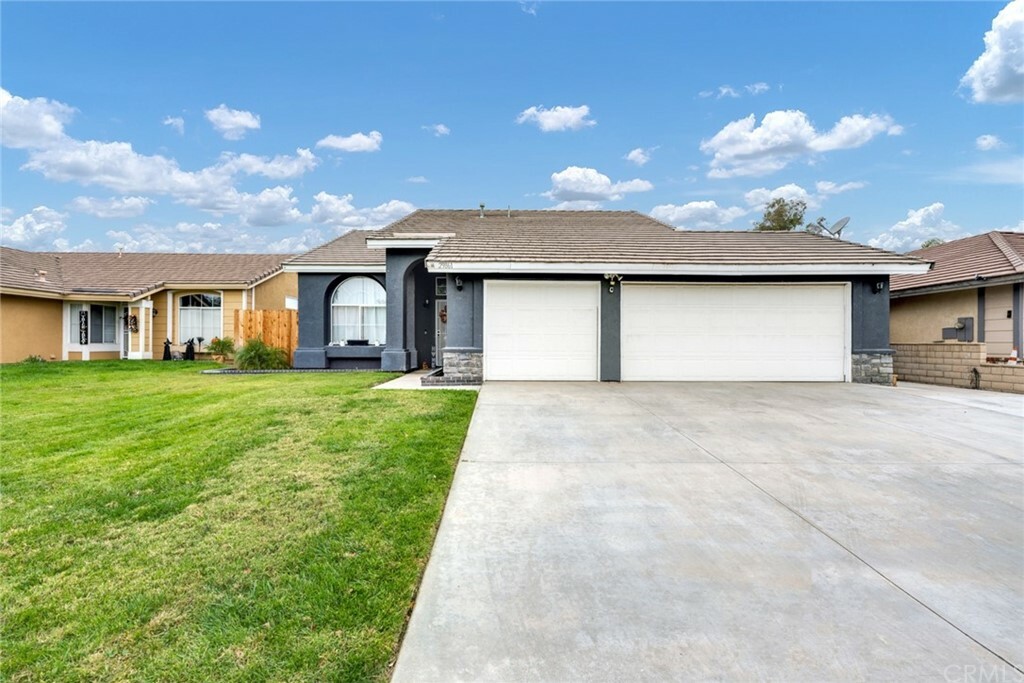 Property Photo:  29861 Oakbridge Drive  CA 92586 