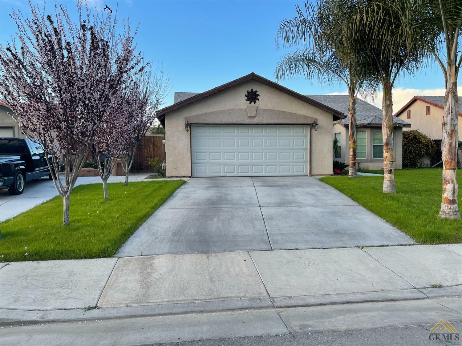 Property Photo:  1010 Berryessa Court  CA 93307 