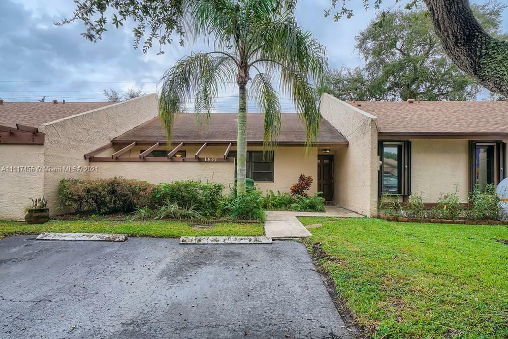 Property Photo:  1521 NW 96th Avenue  FL 33024 