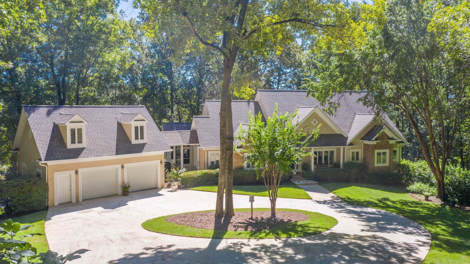 Property Photo: 1070 Maple Ridge Way GA 30642