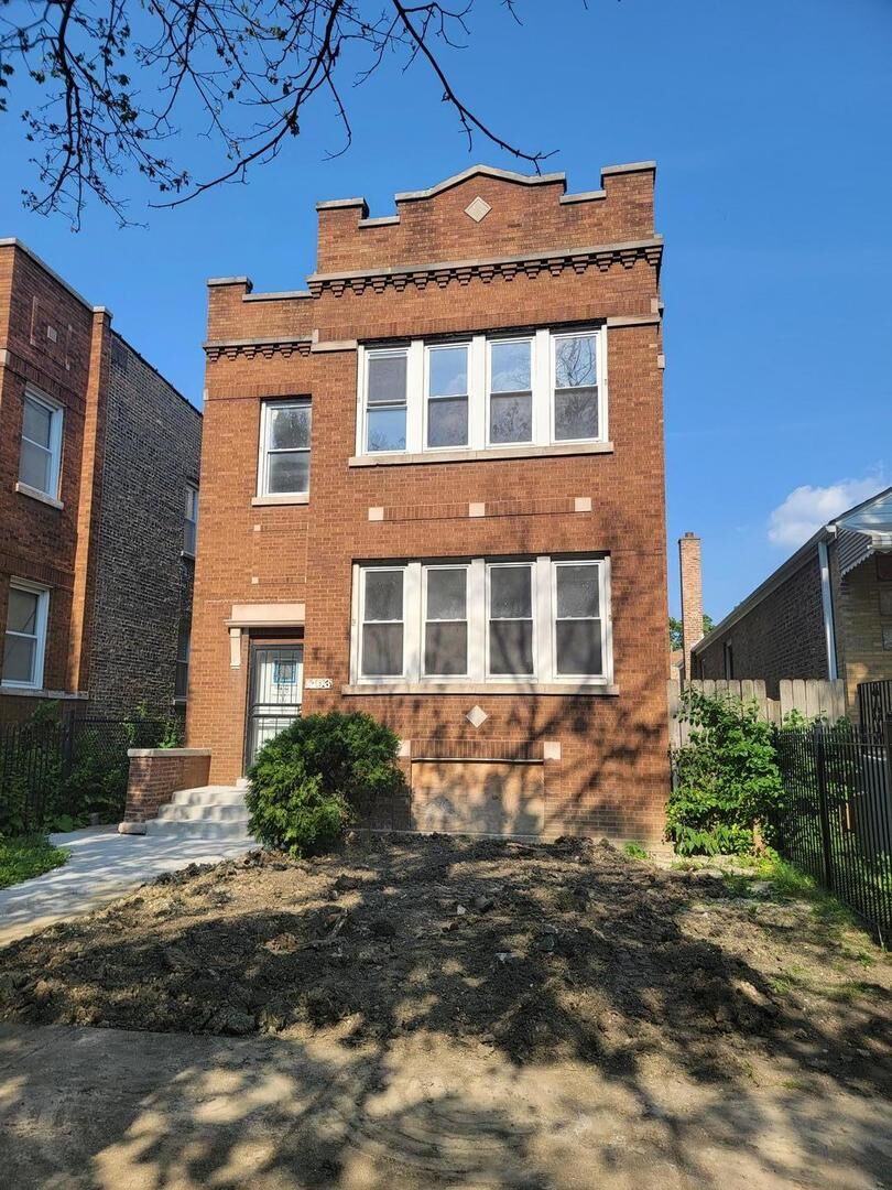 Property Photo: 1403 N Leclaire Avenue IL 60651