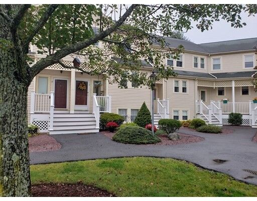 Property Photo: 7 Lamplighter Ln 7 MA 02375
