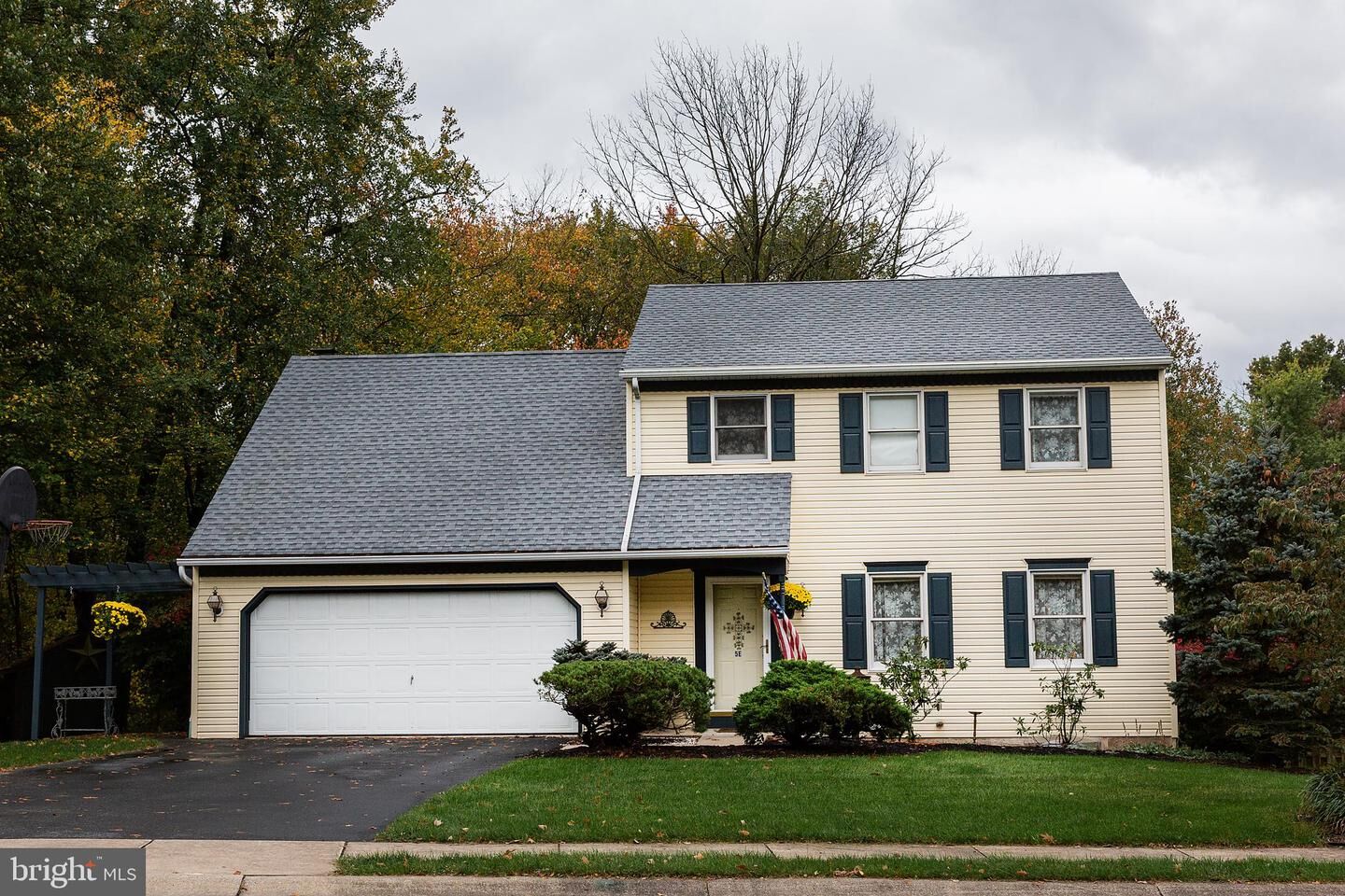 Property Photo:  5 E Horseshoe Drive  PA 17578 