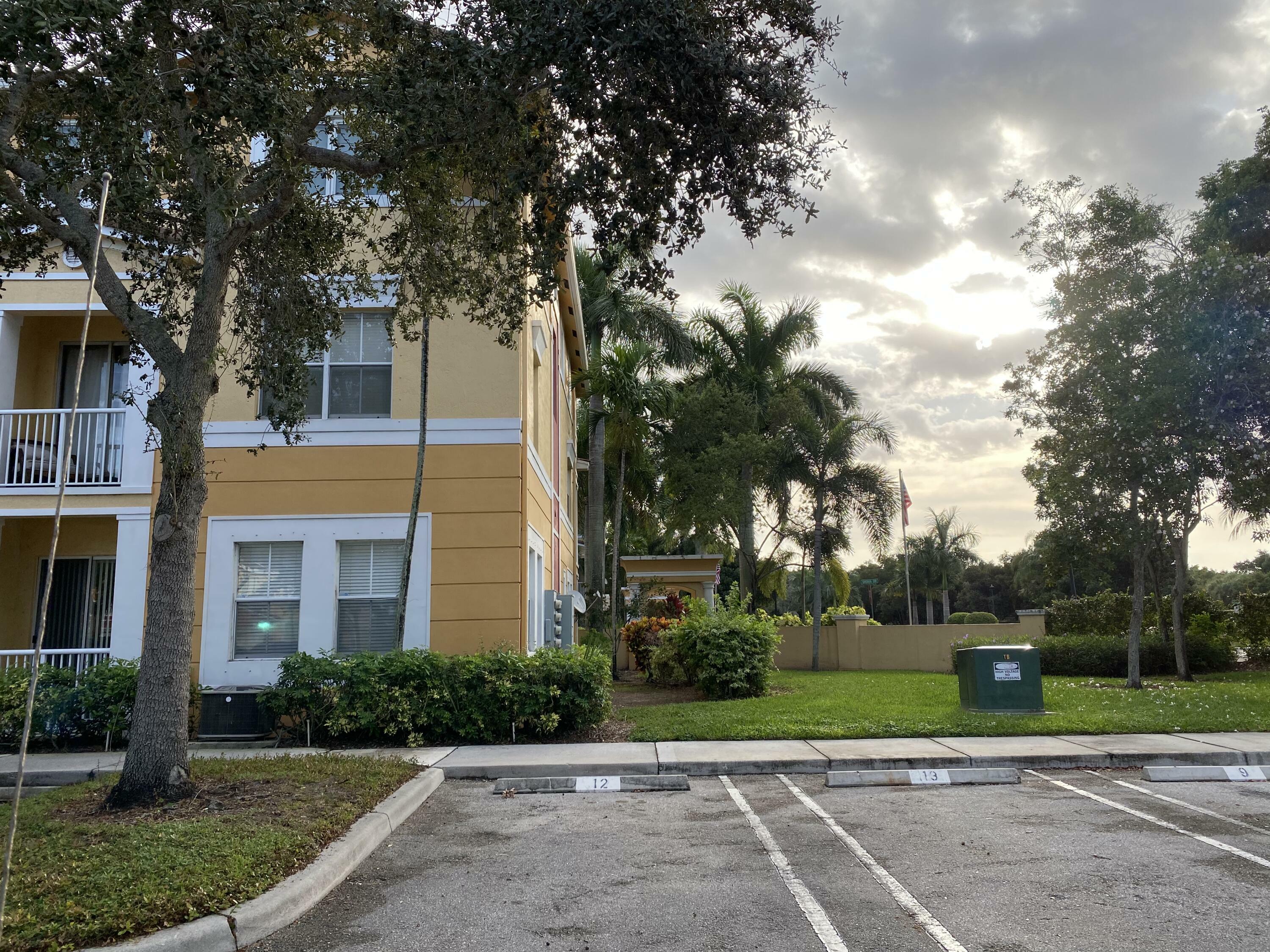 Property Photo:  1000 Shoma Drive  FL 33414 