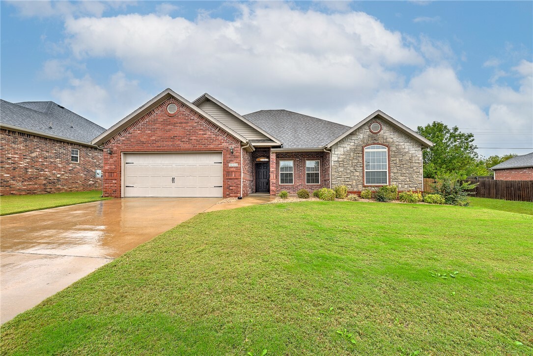 Property Photo:  5002 SW Golden Eagle Avenue  AR 72713 