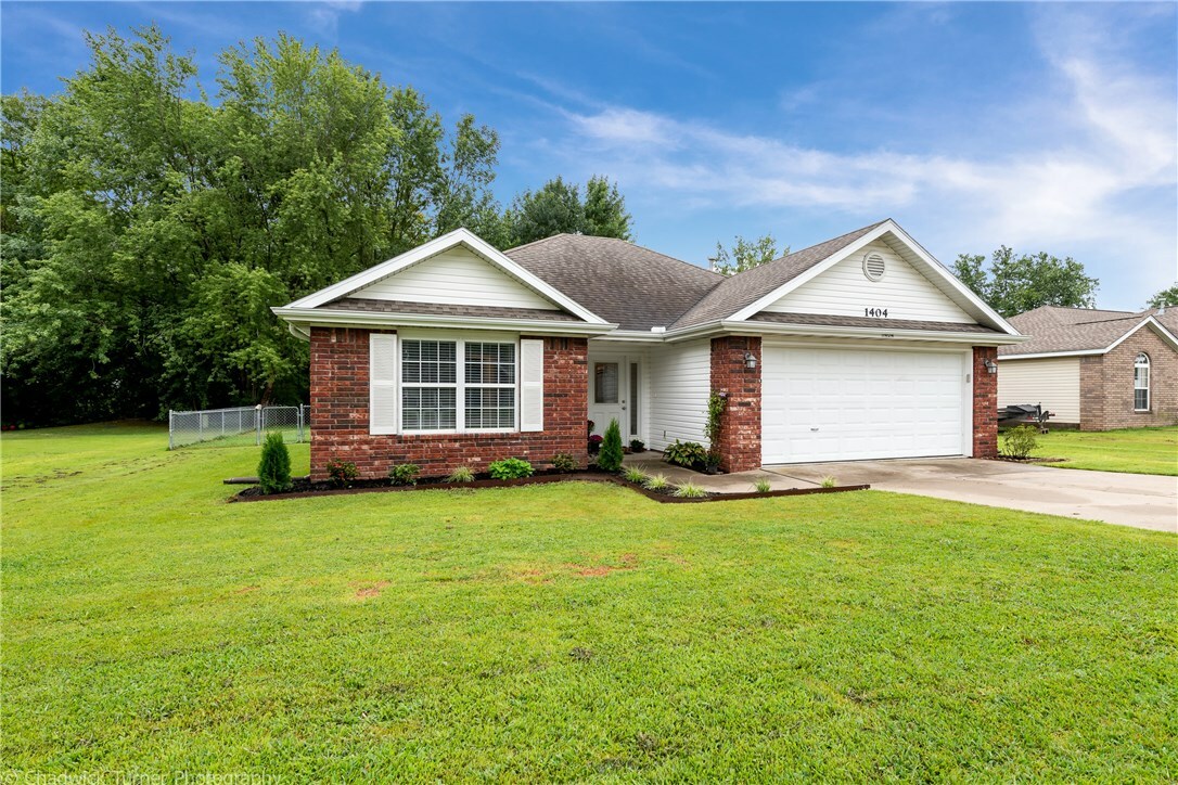 Property Photo:  1404 S Abraham Drive  AR 72761 