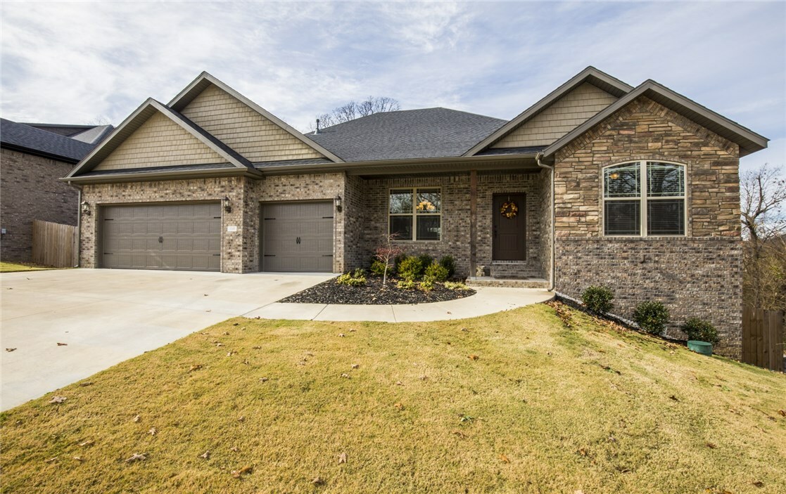 Property Photo: 1103 Hickory Street AR 72718