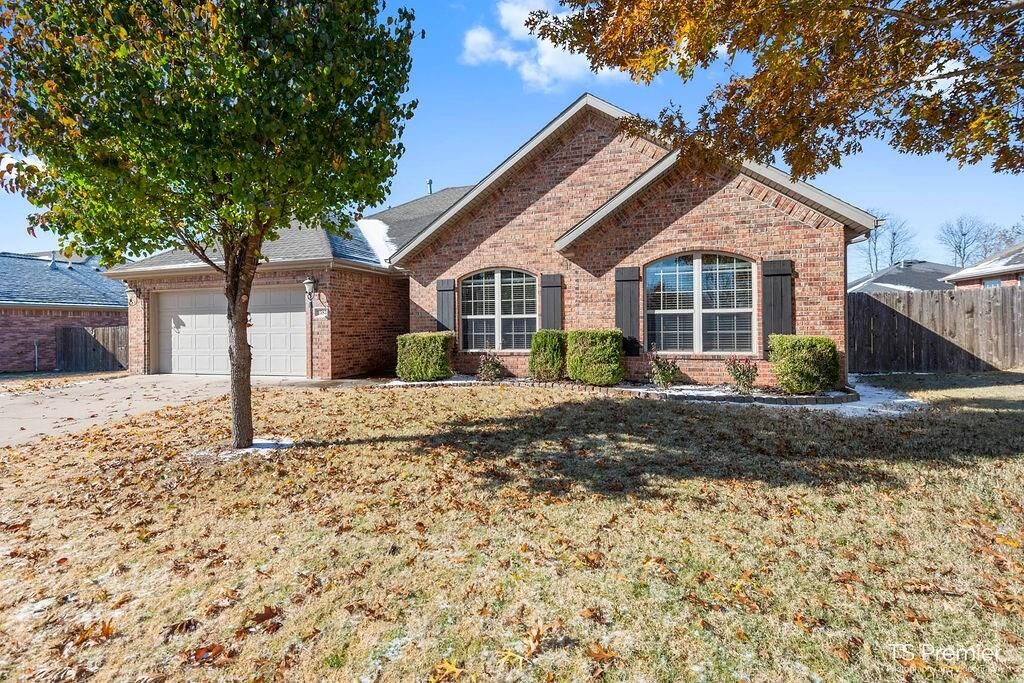 Property Photo: 2583 N Shadow Crest Drive AR 72704