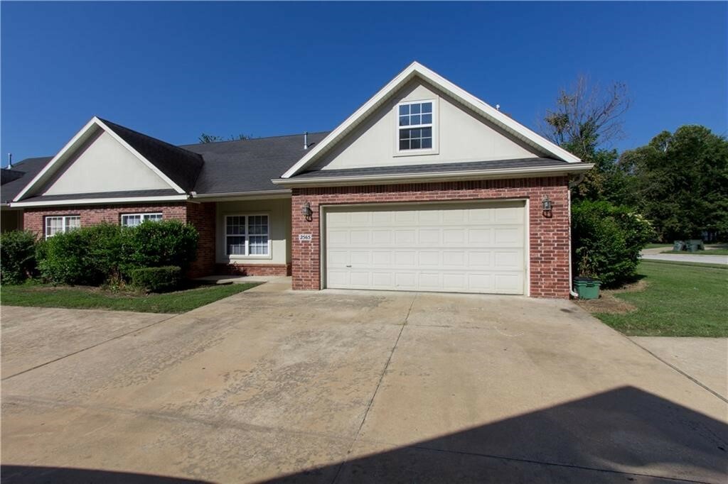 2567 E Turtle Creek Drive  Fayetteville AR 72701 photo