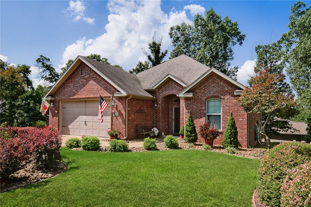 Property Photo:  10 Kensington Drive  AR 72715 