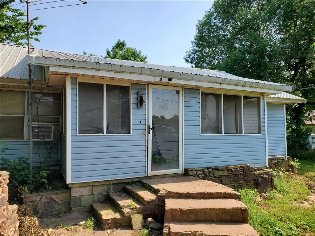 Property Photo:  1110 W Holt Road  AR 72744 