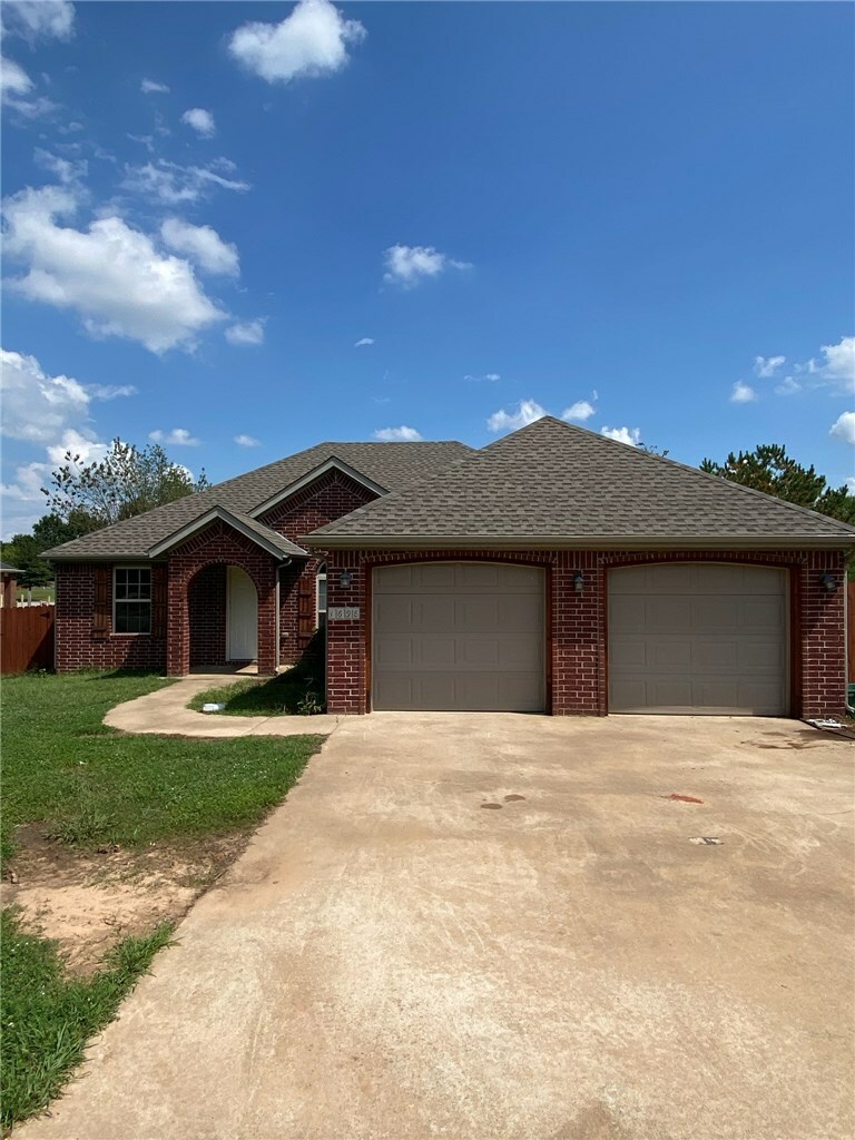 Property Photo:  1698 N Hazeltine Drive  AR 72704 