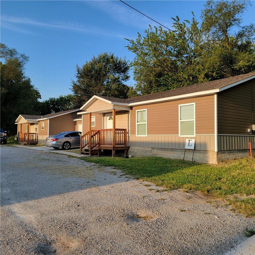 Property Photo:  301-307 Jefferson Avenue  AR 72616 