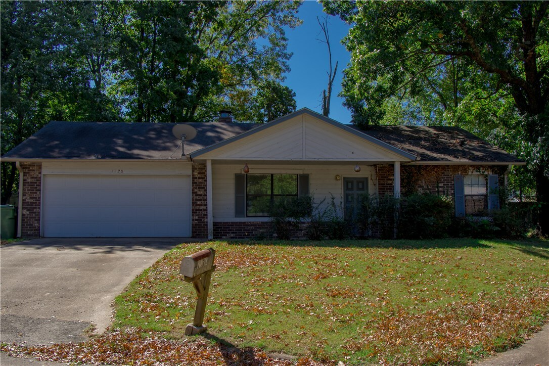 Property Photo:  1120 S 28th Street  AR 72758 