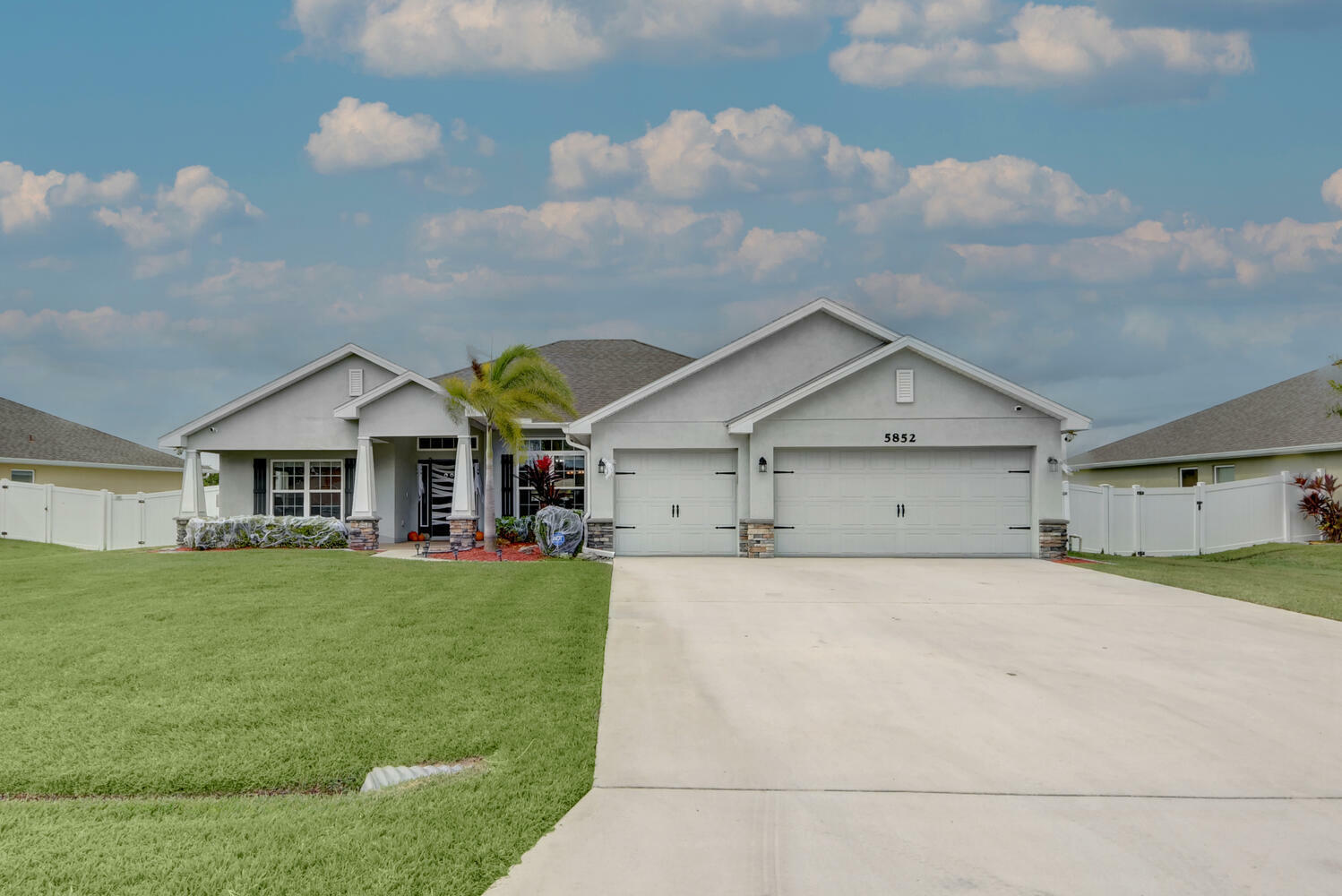 Property Photo:  5852 NW Leah Drive  FL 34986 