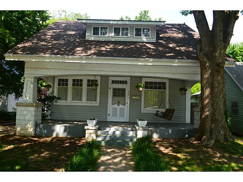 Property Photo:  318 N 3rd Street  AR 72756 