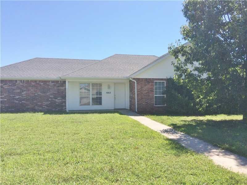 Property Photo: 1662 S Tally Ho Drive AR 72701