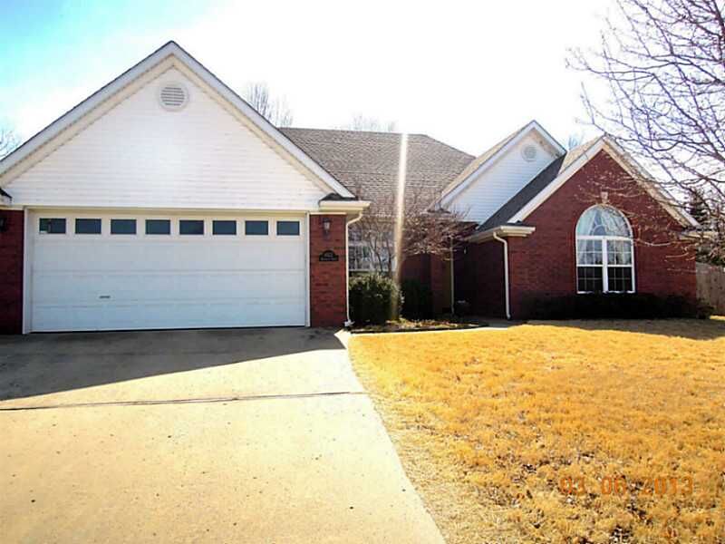 Property Photo: 1027 E Broadview Drive AR 72703