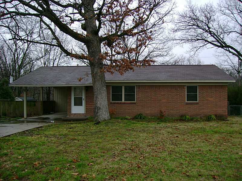 Property Photo:  2004 Oakwood Avenue  AR 72712 