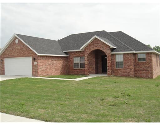 Property Photo:  701 Custer Street  AR 72753 