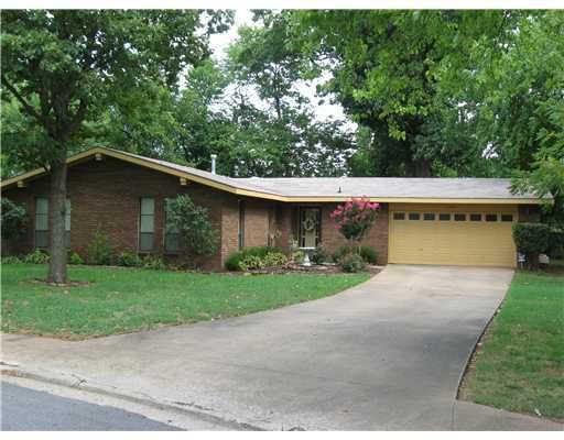 Property Photo: 1880 N Seminole Court AR 72701