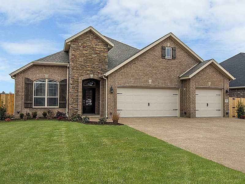 Property Photo:  1502 SW Wisteria Avenue  AR 72712 