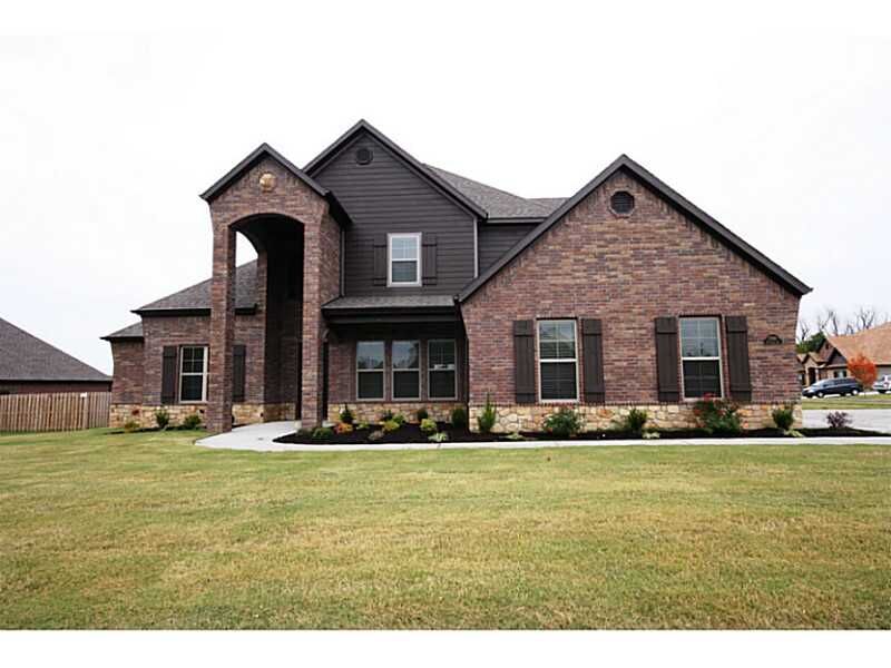 Property Photo: 2740 N Floral Court AR 72704