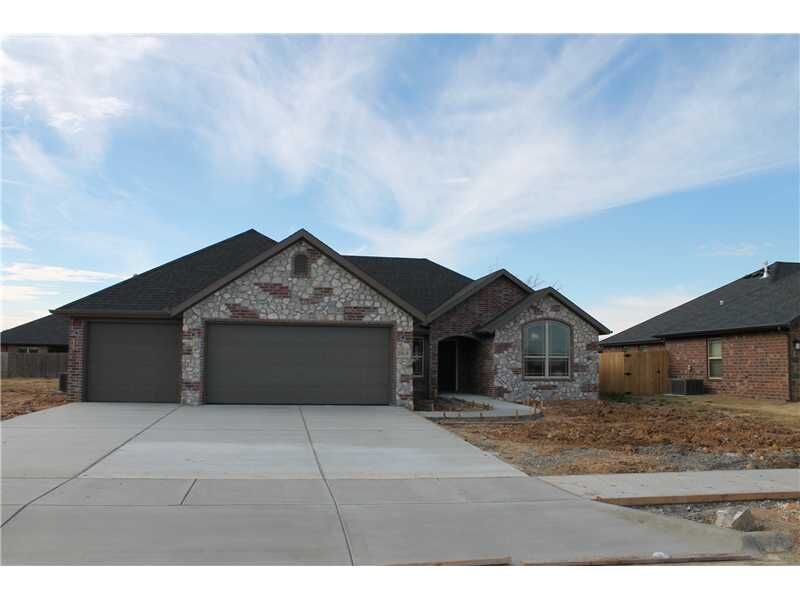 Property Photo: 1908 SW Cypress Street AR 72712